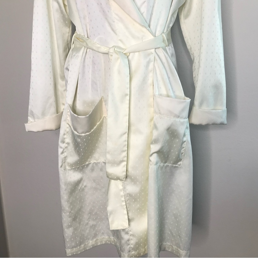 Vtg Victoria's Secret Gold Crown Label Satin Robe w/ belt Size Large Ivory 70s - Picture 9 of 13